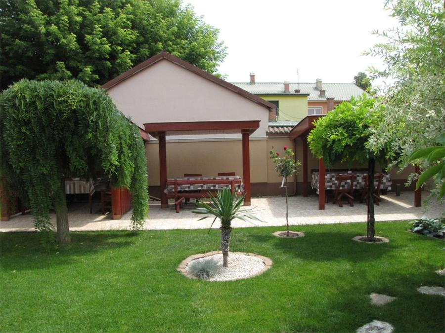 Szegfu Apartman Villa Hajdúszoboszló Exteriör bild