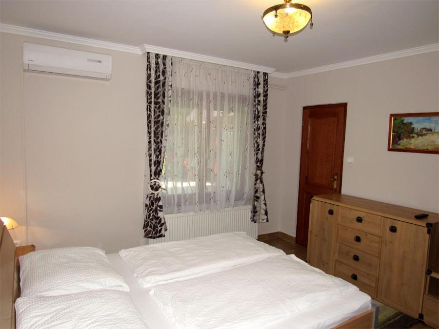 Szegfu Apartman Villa Hajdúszoboszló Exteriör bild