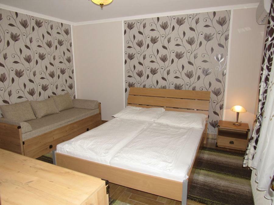 Szegfu Apartman Villa Hajdúszoboszló Exteriör bild