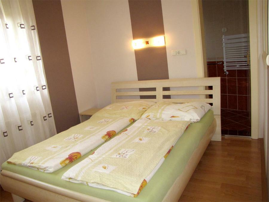 Szegfu Apartman Villa Hajdúszoboszló Exteriör bild