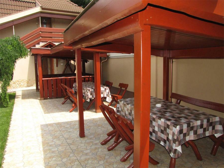 Szegfu Apartman Villa Hajdúszoboszló Exteriör bild